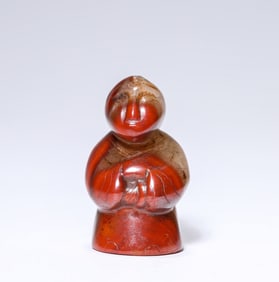 AN AGATE FIGURAL PENDANT