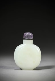 A JADE SNUFF BOTTLE