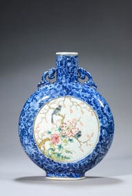A BLUE AND WHITE AND FAMILLE-ROSE 'FLORAL AND BIRD RESERVES' MOONFLASK