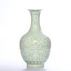 A WHITE-GROUND GREEN-ENAMELLED 'INTERLOCKING LOTUS' VASE