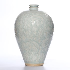 A HUTIAN-TYPE 'FLORAL' MEIPING