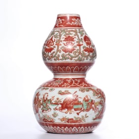 A RED AND GREEN-ENAMELLED 'GOURD' BOTTLE VASE