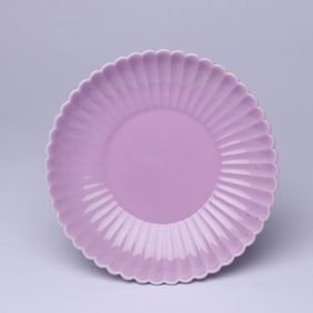 A PURPLE-GLAZED CHRYSANTHEMUM-SHAPED DISH