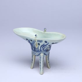 A BLUE AND WHITE 'FISH AND WATER WEEDS' JUE CUP