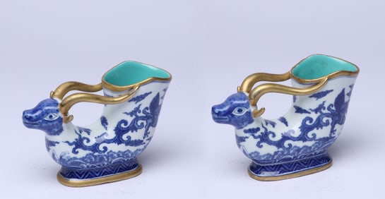 A PAIR OF BLUE AND WHITE 'CHI DRAGON' OX-HORN JUE CUPS