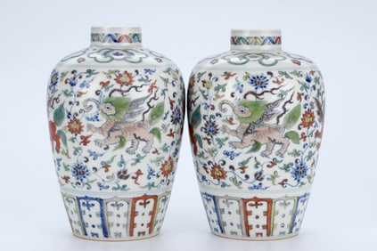 A PAIR OF  WUCAI 'AUSPICIOUS BEASTS AMONG FLOWERS' MEIPING