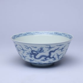 A BLUE AND WHITE 'CLOUD AND DRAGON' BOWL