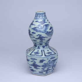 A BLUE AND WHITE 'DRAGON AND PHOENIX' GOURD-SHAPED VASE