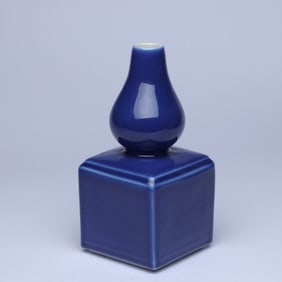 A BLUE-GLAZED GOURD-SHAPED VASE