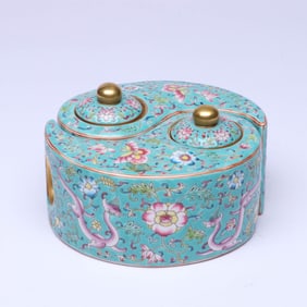 A GREEN-GROUND FAMILLE ROSE 'INTERLOCKING FLOWERS' TEAPOT