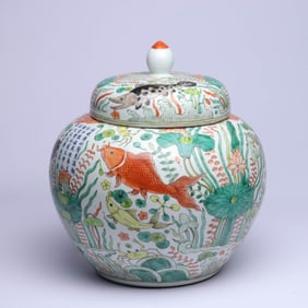 A WUCAI 'FISH AND WATER WEEDS' COVERED JAR