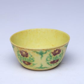 A YELLOW-GROUND RED AND GREEN 'FIGURE AND FLOWER' CUP