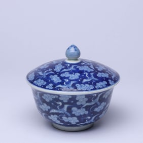 A BLUE-GLAZED 'CLOUD AND CRANE' COVERED BOWL