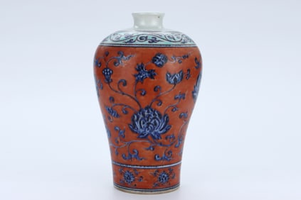A BLUE AND WHITE AND IRON-RED 'INTERLOCKING FLOWERS' MEIPING