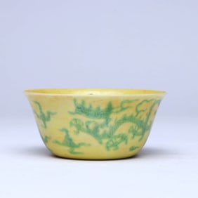 A YELLOW-GROUND GREEN 'CLOUD AND DRAGON' CUP
