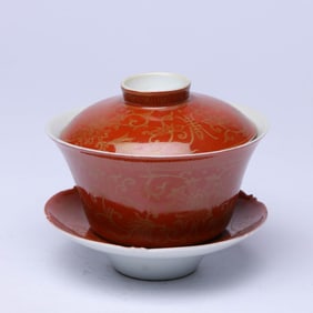 A CORAL RED-GROUND 'INTERLOCKING FLOWERS' COVERED BOWL