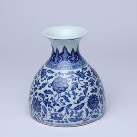 A BLUE AND WHITE 'INTERLOCKING FLOWERS' FLARED JAR