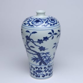 A BLUE AND WHITE 'PLUM AND BAMBOO' MEIPING