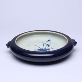 A BLUE AND WHITE 'LOTUS AND KINGFISHER' BEAST-MASK BRUSH WASHER