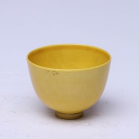 A YELLOW-GLAZED CUP