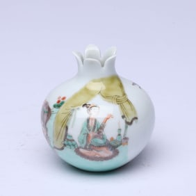 A FAMILLE ROSE 'FIGURES' POMEGRANATE-SHAPED JAR