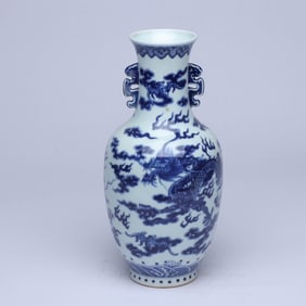 A BLUE AND WHITE 'CLOUD AND DRAGON' DOUBLE-HANDLE VASE