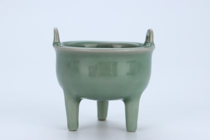 A LONGQUAN TRIPOD CENSER