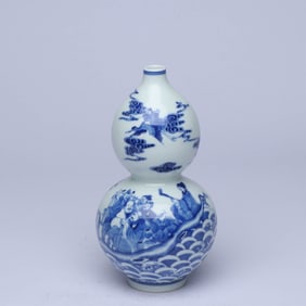A BLUE AND WHITE 'FIGURES AND STORY' GOURD-SHAPED VASE