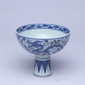 A BLUE AND WHITE 'DRAGON AMONG FLOWERS' STEM BOWL