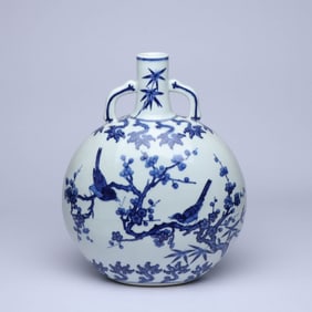 A BLUE AND WHITE 'MAGPIE ON PLUM BRANCH' MOONFLASK