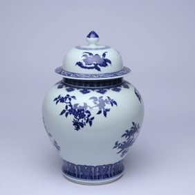 A BLUE AND WHITE 'THREE FRUITS' GENERAL'S JAR