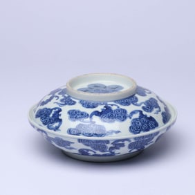 A BLUE AND WHITE 'CLOUD AND BAT' COVERED DISH