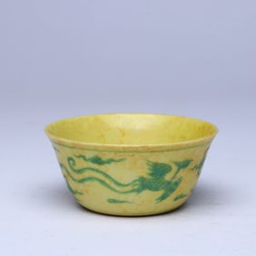 A YELLOW-GROUND GREEN 'CLOUD AND PHOENIX' CUP