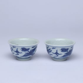 A PAIR OF BLUE AND WHITE 'CLOUD AND PHOENIX' CUPS