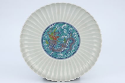 A BLUE AND WHITE AND WUCAI 'WAVES AND DRAGON' CHRYSANTHEMUM-SHAPED DISH