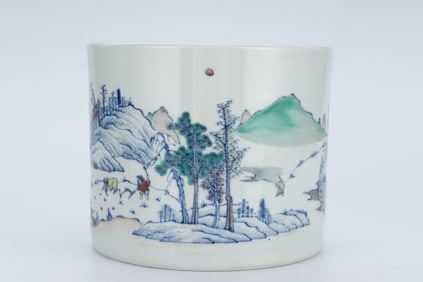 A WUCAI 'LANDSCAPE AND FIGURES' BRUSH HOLDER