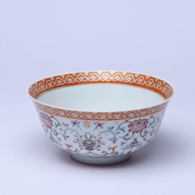 A FAMILLE ROSE 'INTERLOCKING FLOWERS AND AUSPICIOUS EMBLEMS' BOWL