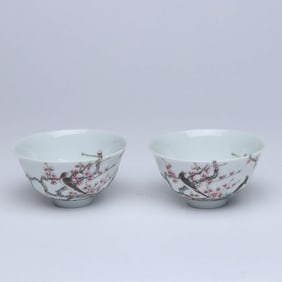 A PAIR OF FAMILLE ROSE 'FLOWERS AND BIRDS' CUPS