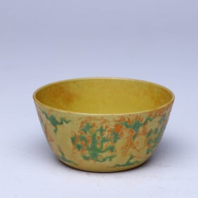 A YELLOW-GROUND GREEN 'FLOWERS' CUP