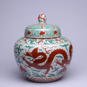 A RED AND GREEN 'CLOUD AND DRAGON' HEXAGRAM COVERED JAR