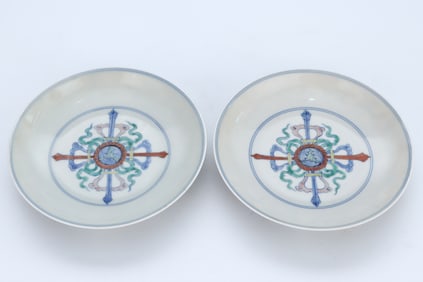 A PAIR OF  WUCAI 'VAJRAPANI SCEPTER' DISHES