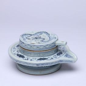 A BLUE AND WHITE 'DRAGON' MILLSTONE