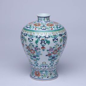 A DOUCAI 'INTERLOCKING FLOWERS' MEIPING