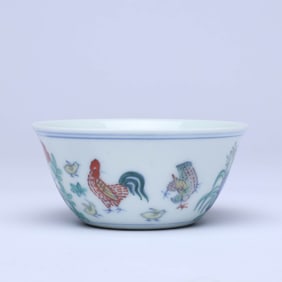 A  WUCAI 'CHICKEN' STEM CUP