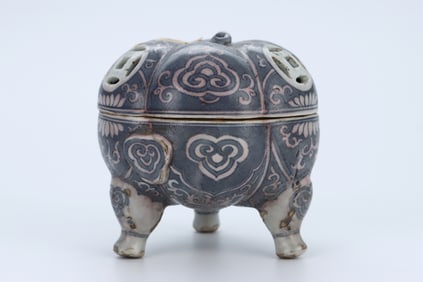 A BLUE AND WHITE 'RUYI' CENSER