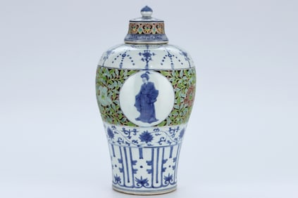 A BLUE AND WHITE MEDALLION 'FIGURES AND OPENWORK FLOWERS' COVERED MEIPING