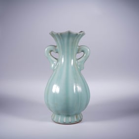 A LONGQUAN DOUBLE-HANDLE LOBED VASE