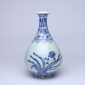 A BLUE AND WHITE 'FLORAL SPRAY' YUHUCHUNPING