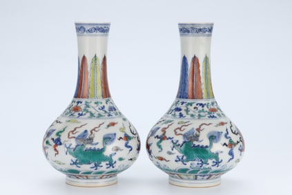 A PAIR OF  WUCAI 'QILIN' WATER-CHESTNUT VASES