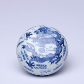 A BLUE AND WHITE 'WAVES, CLOUD AND DRAGON' COVERED BOX